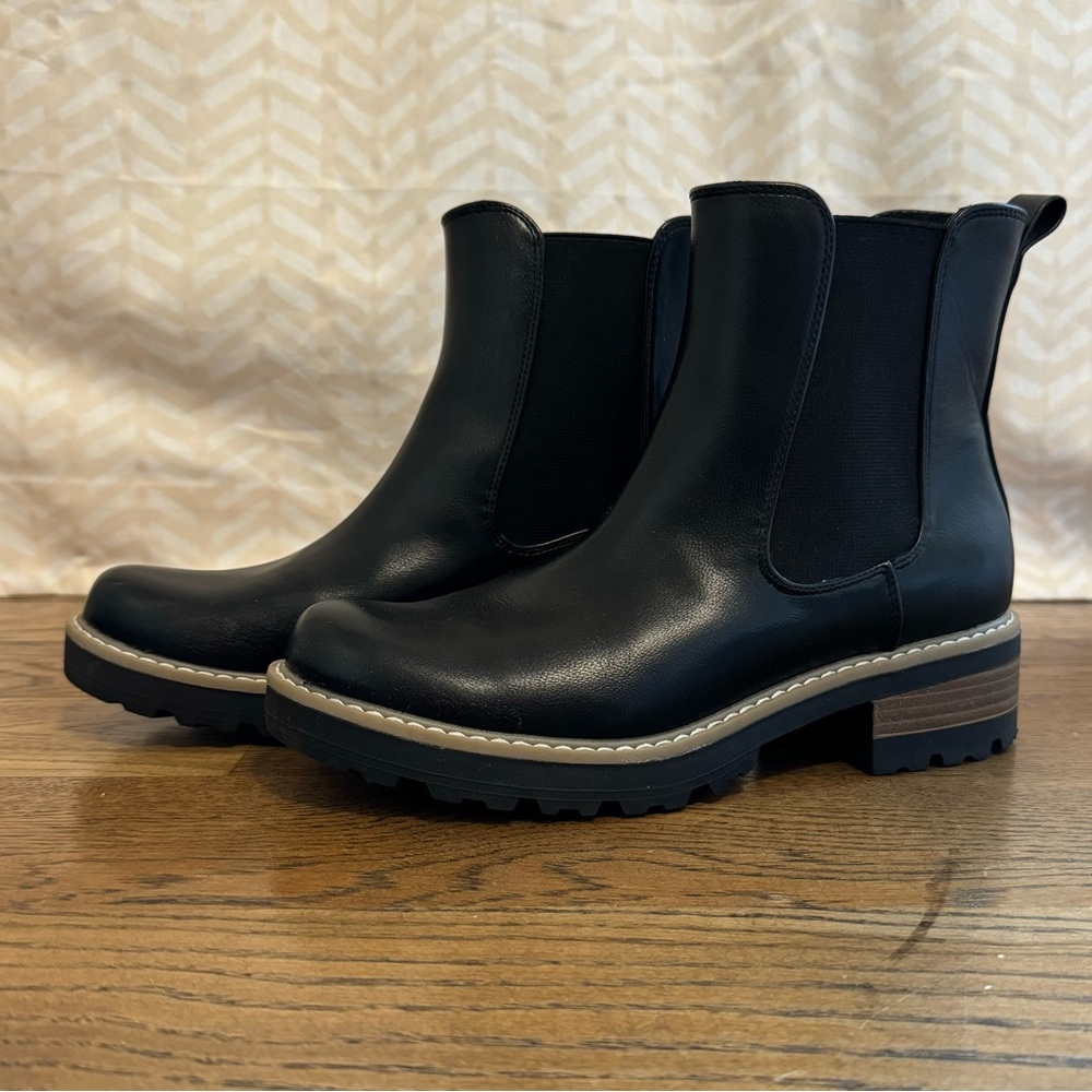 Women’s Universal Thread Celina Chelsea Boots
